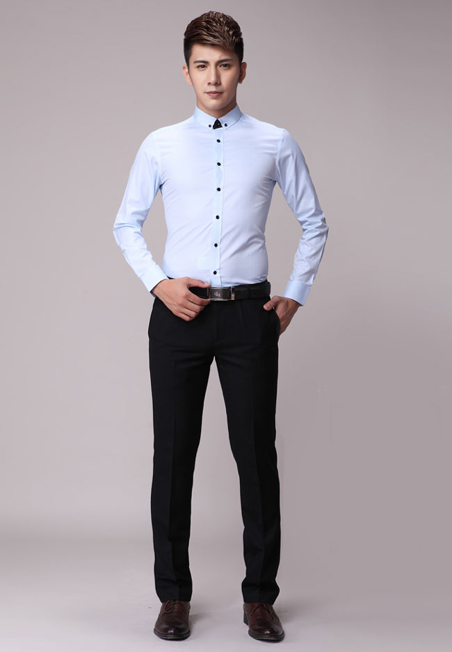 淺藍色男士特修身襯衫定做款式模特效果圖